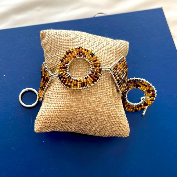 Interesting tortoise colored seed bead wired wrapped woven toggle clasp bracelet - Picture 4 of 12